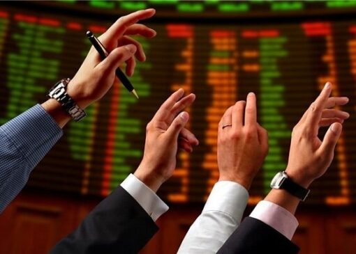 جدال نفس‌گیر خریداران و فروشندگان در تابلو معاملات؛ شاخص کل عقب نشست