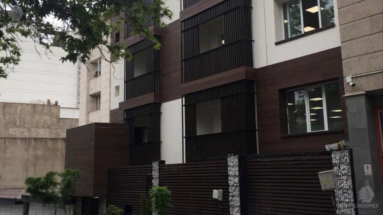 نما ساختمان شهری با چوب پلاست