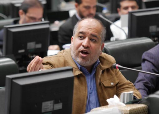 خضریان: مدنی‌زاده از عاقبت همتی درس بگیرید!