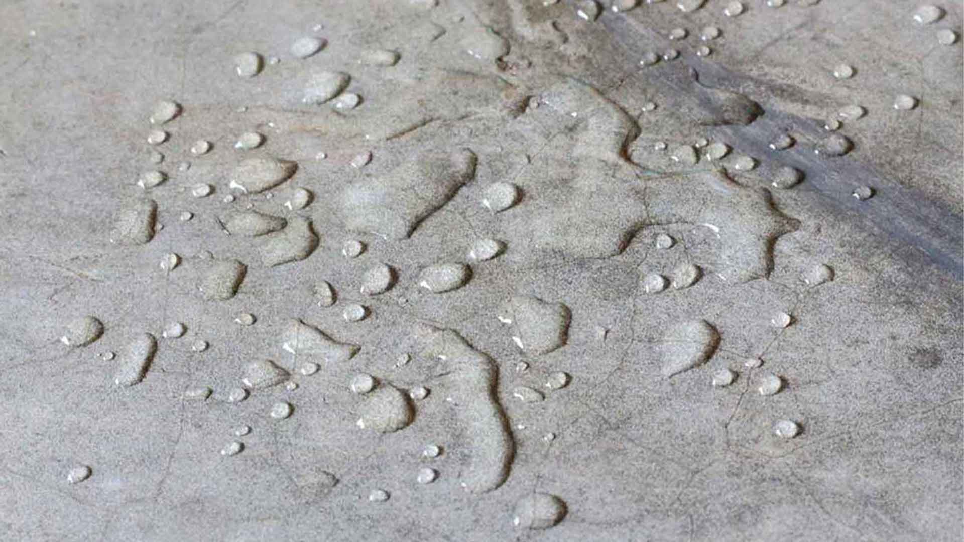 بتن ضد آب چیست؟ بررسی کامل انواع، کاربرد ها و روش های ساخت بتن واتر پروف