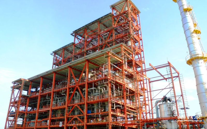 نقشههای مهندسی جزئیات یک کارخانه صنعتی در حال ساخت
